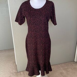 Dressbarn Women’s Knit Short sleeved leopard print burgundy/black ruffle hem Med